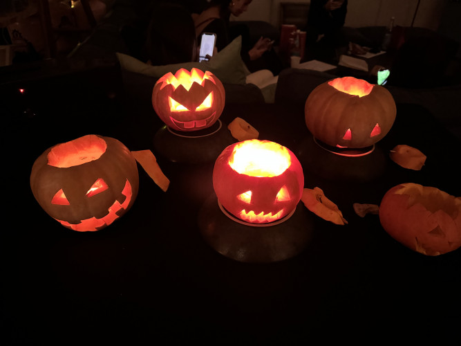 "Die Nacht der leuchtenden Köpfe!" - Halloween-Party